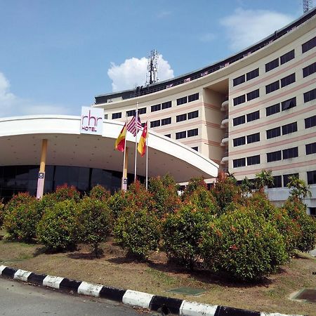 Rhr Hotel At Uniten Каджанг Экстерьер фото