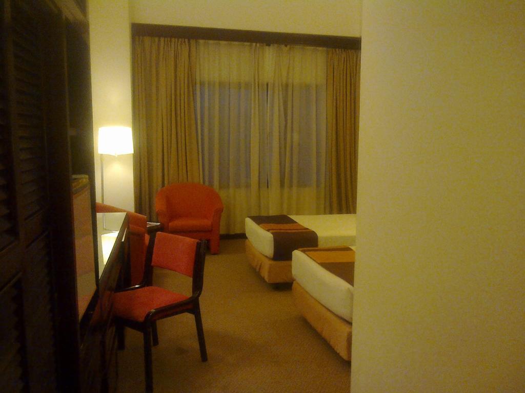 Rhr Hotel At Uniten Каджанг Номер фото