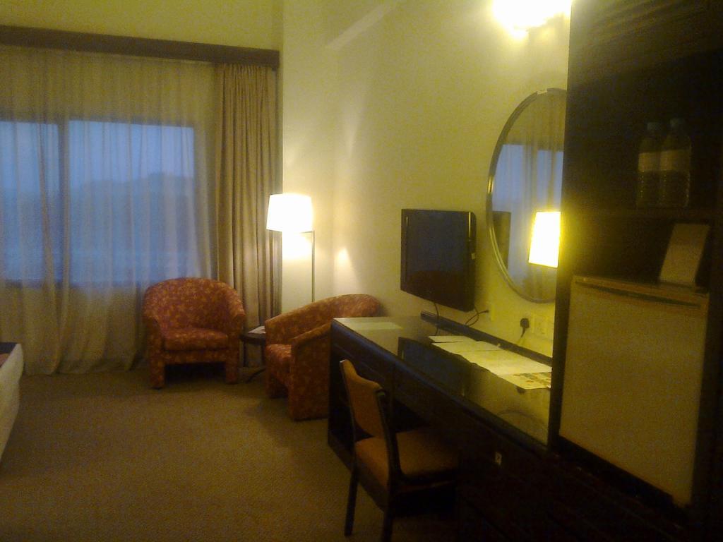 Rhr Hotel At Uniten Каджанг Номер фото