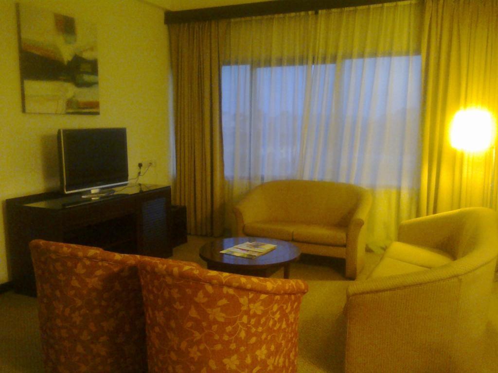 Rhr Hotel At Uniten Каджанг Номер фото