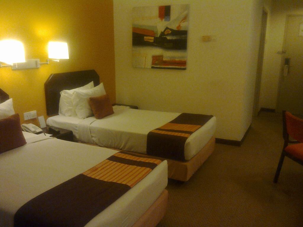 Rhr Hotel At Uniten Каджанг Номер фото