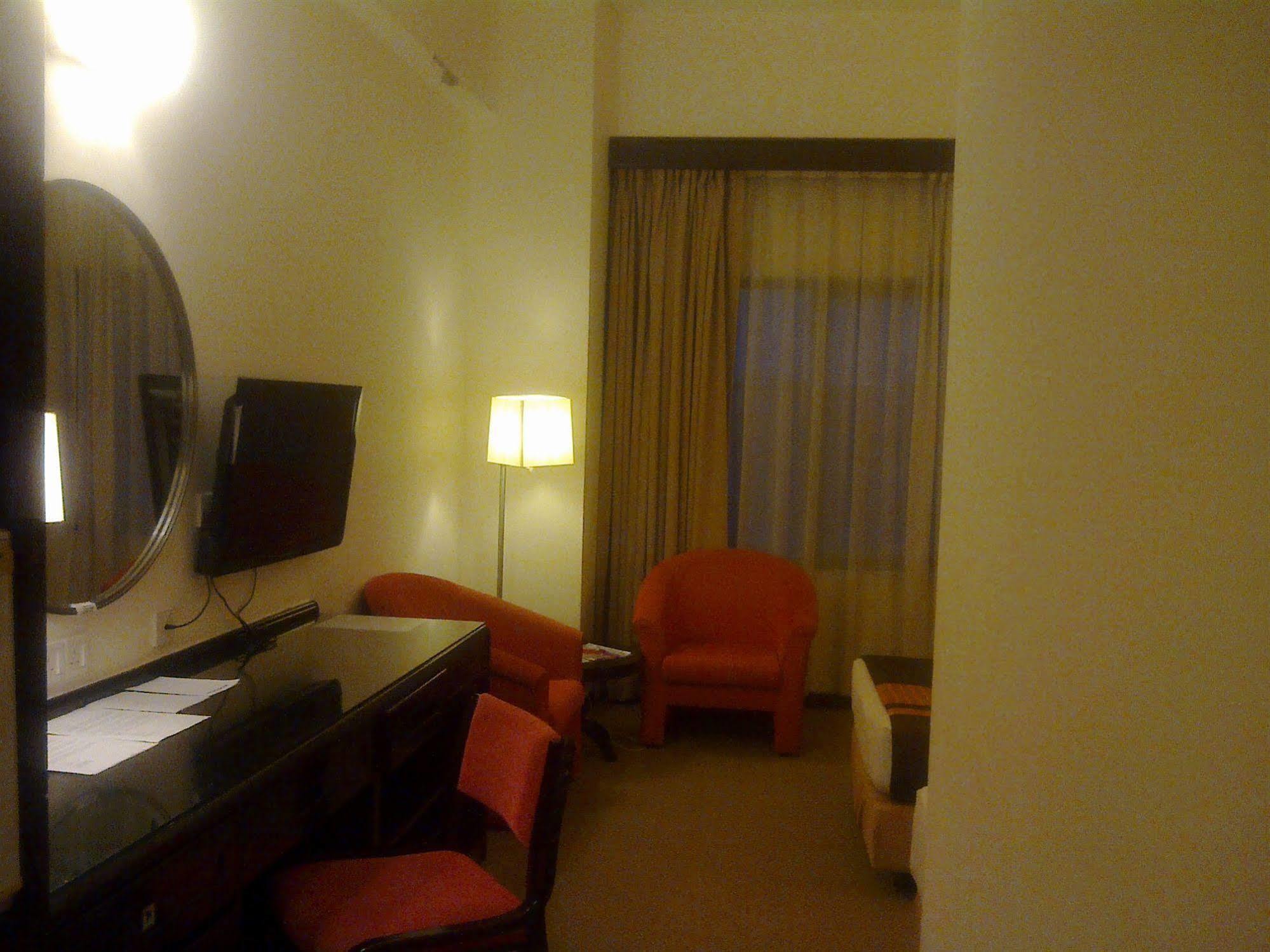 Rhr Hotel At Uniten Каджанг Экстерьер фото